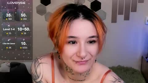 Snapshot of riskypussy chatting on 10.23.25 MIley online show from 10.23.25