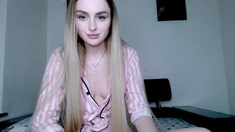 Snapshot of rita_orra chatting on 01.12.25 Rita online show from 01.12.25
