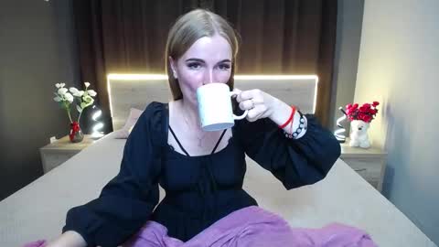 Snapshot of ritakiskis chatting on 09.16.25 ritakiskis online show from 09.16.25