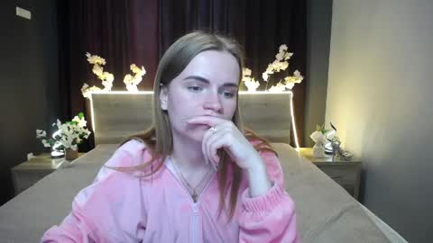 Snapshot of ritakiskis chatting on 04.21.26 ritakiskis online show from 04.21.26