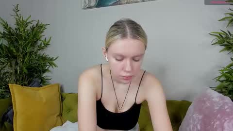 river_stoynee online show from 10.04.25
