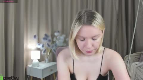 river_stoynee online show from 10.18.25