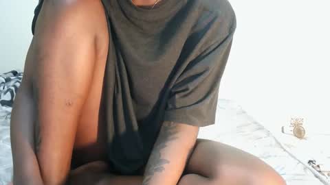 Snapshot of rlessing2 chatting on 11.10.25 rlessing2 online show from 11.10.25