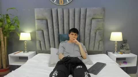 Roan Birkin online show from 02.05.25