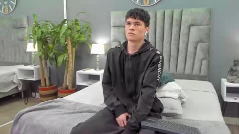 Roan Birkin online show from 02.06.25