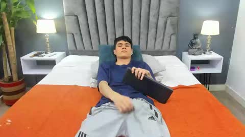 Roan Birkin online show from 02.20.25