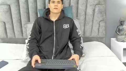 Roan Birkin online show from 03.04.25