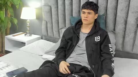 Roan Birkin online show from 03.04.25