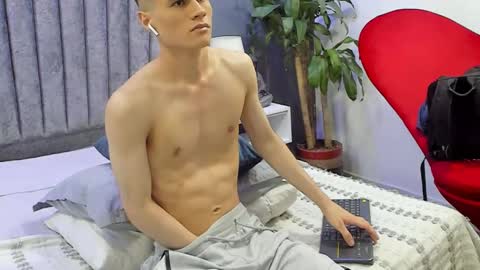 Roan Birkin online show from 03.06.25