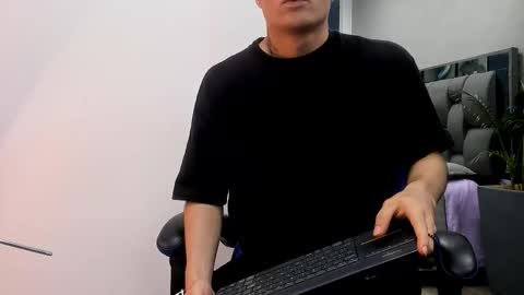 Roan Birkin online show from 10.11.25