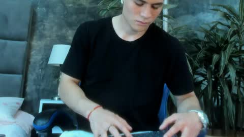 Roan Birkin online show from 05.11.26
