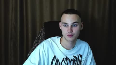 robert10211 online show from 09.18.25