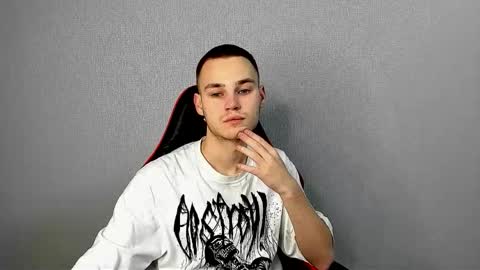 robert10211 online show from 12.02.25