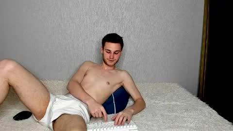 robert10211 online show from 04.08.26