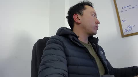 Snapshot of robert_honey chatting on 10.05.25 Robert online show from 10.05.25