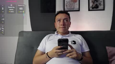 Snapshot of robert_honey chatting on 11.07.25 Robert online show from 11.07.25