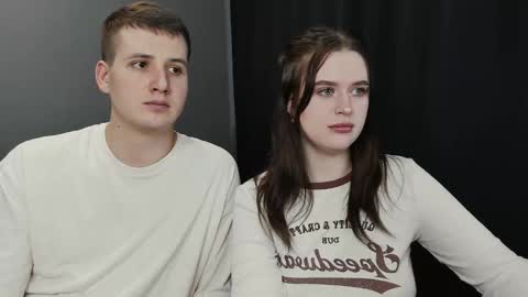 Snapshot of robert_lisa chatting on 02.11.25 Lisa and Robert i am online all days 900 am GMT3 online show from 02.11.25