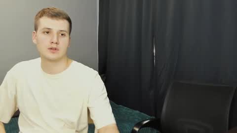 Snapshot of robert_lisa chatting on 02.15.25 Lisa and Robert i am online all days 900 am GMT3 online show from 02.15.25