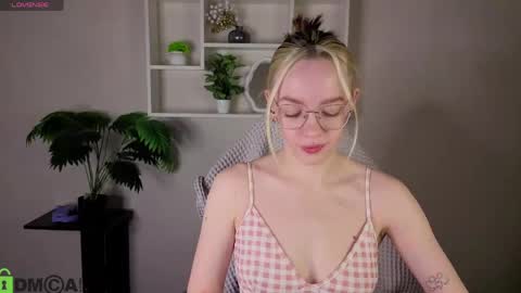 Snapshot of rockett_bunny chatting on 05.01.26 Rockett online show from 05.01.26