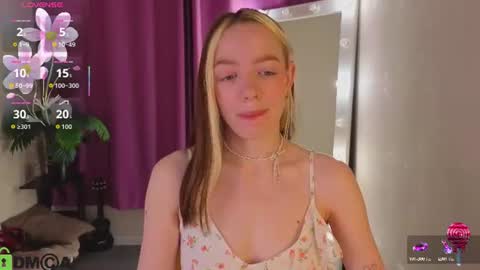 Snapshot of rockett_bunny chatting on 06.18.26 Rockett online show from 06.18.26