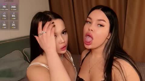 Welcome guysWe are Catherine and Mary glad to see you in our roomPVT its Open online show from 03.05.25