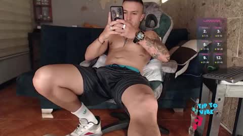 Snapshot of rogert_xx chatting on 10.17.25 Rogert online show from 10.17.25