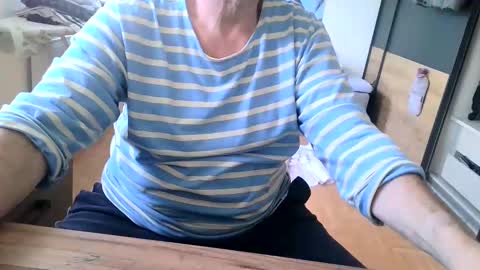 Snapshot of rolandloser1000 chatting on 12.15.24 rolandloser1000 online show from 12.15.24