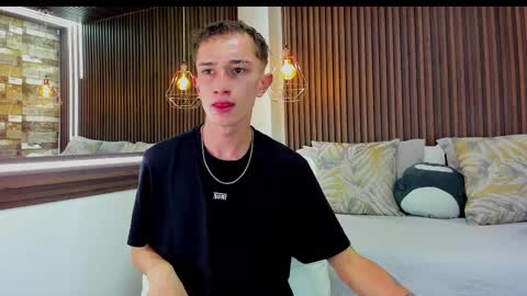 Snapshot of rolito18_ chatting on 03.10.25 twink juli online show from 03.10.25