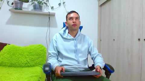 Snapshot of rolos_hot32 chatting on 01.12.26 rolos_hot32 online show from 01.12.26