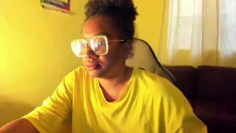 Snapshot of romantic_stargirl chatting on 04.22.26 Is A Belle online show from 04.22.26