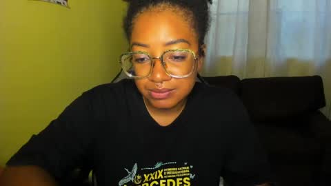 Snapshot of romantic_stargirl chatting on 04.24.26 Is A Belle online show from 04.24.26