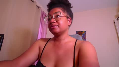 Snapshot of romantic_stargirl chatting on 04.27.26 Is A Belle online show from 04.27.26