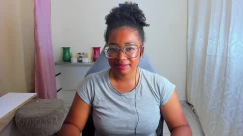 Snapshot of romantic_stargirl chatting on 05.06.26 Is A Belle online show from 05.06.26