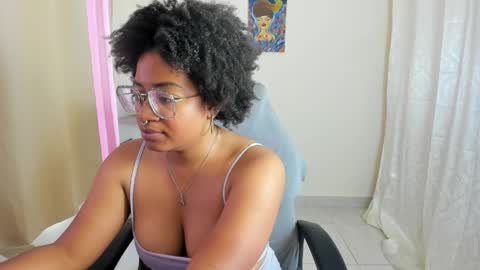 Snapshot of romantic_stargirl chatting on 05.19.26 Is A Belle online show from 05.19.26