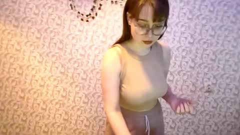 Snapshot of romeliamimozo chatting on 11.21.25 Alya online show from 11.21.25