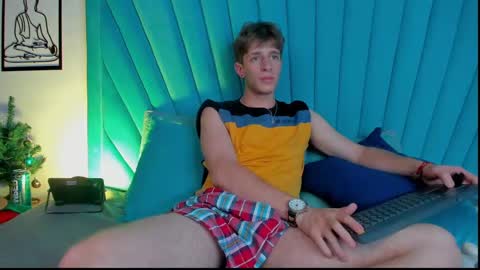 Snapshot of romeo_ricci1 chatting on 12.12.24 Romeo Ricci online show from 12.12.24