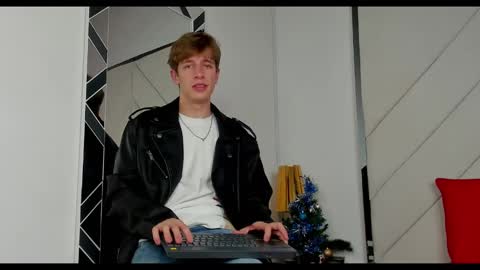 Snapshot of romeo_ricci1 chatting on 01.01.25 Romeo Ricci online show from 01.01.25