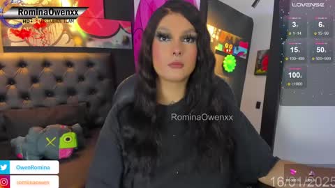 Snapshot of rominaowenxx chatting on 01.16.25 ROMINA OWEN online show from 01.16.25