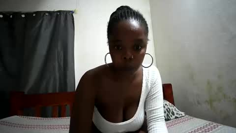 Snapshot of romy_cobel chatting on 01.19.25 Romy Cobel online show from 01.19.25