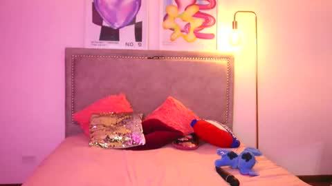 Snapshot of ronieeplay chatting on 10.09.25 Roni online show from 10.09.25