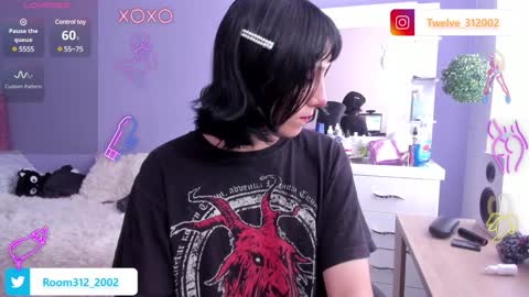 Twelve 3 Inst Twelve 312002 Twitter Room312 2002 online show from 01.04.25