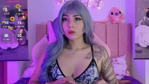 Snapshot of roose_eva chatting on 05.26.26 roose eva online show from 05.26.26