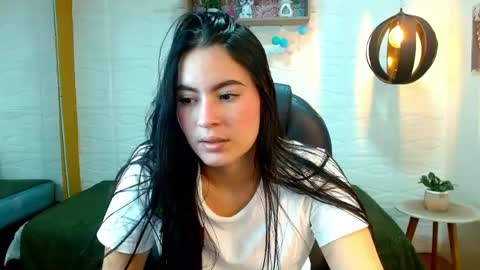 Snapshot of rosaliea chatting on 05.27.26 R O S A L I A online show from 05.27.26