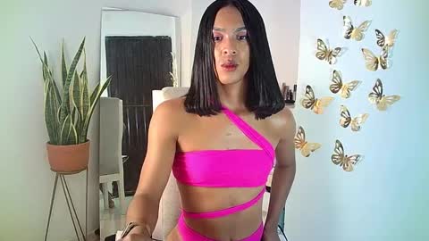 Snapshot of rosalindasexy chatting on 02.21.25 Rosalinda online show from 02.21.25