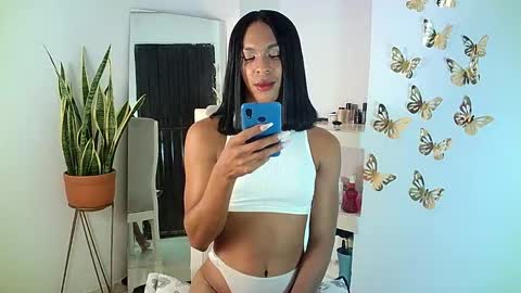 Snapshot of rosalindasexy chatting on 02.22.25 Rosalinda online show from 02.22.25