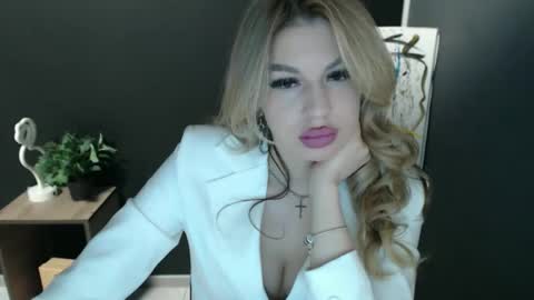 Snapshot of rosaline_ly chatting on 05.17.26 Rosalina online show from 05.17.26