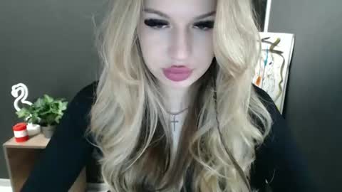 Snapshot of rosaline_ly chatting on 05.22.26 Rosalina online show from 05.22.26