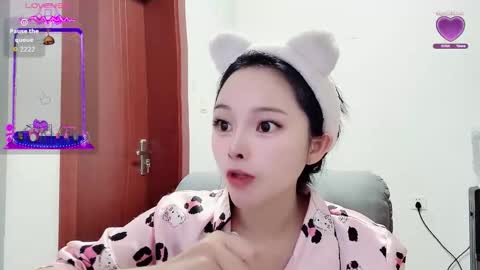 Snapshot of rose6688 chatting on 10.20.25 rose online show from 10.20.25