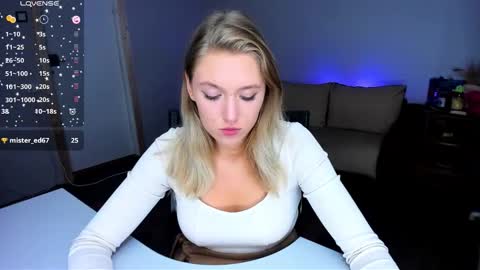 Snapshot of rose_brooks chatting on 09.29.25 Rose but u can call me princess online show from 09.29.25