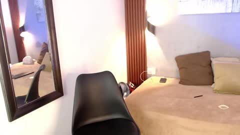 rose_crimson online show from 10.11.25